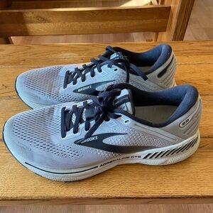 Men’s Brooks running shoes